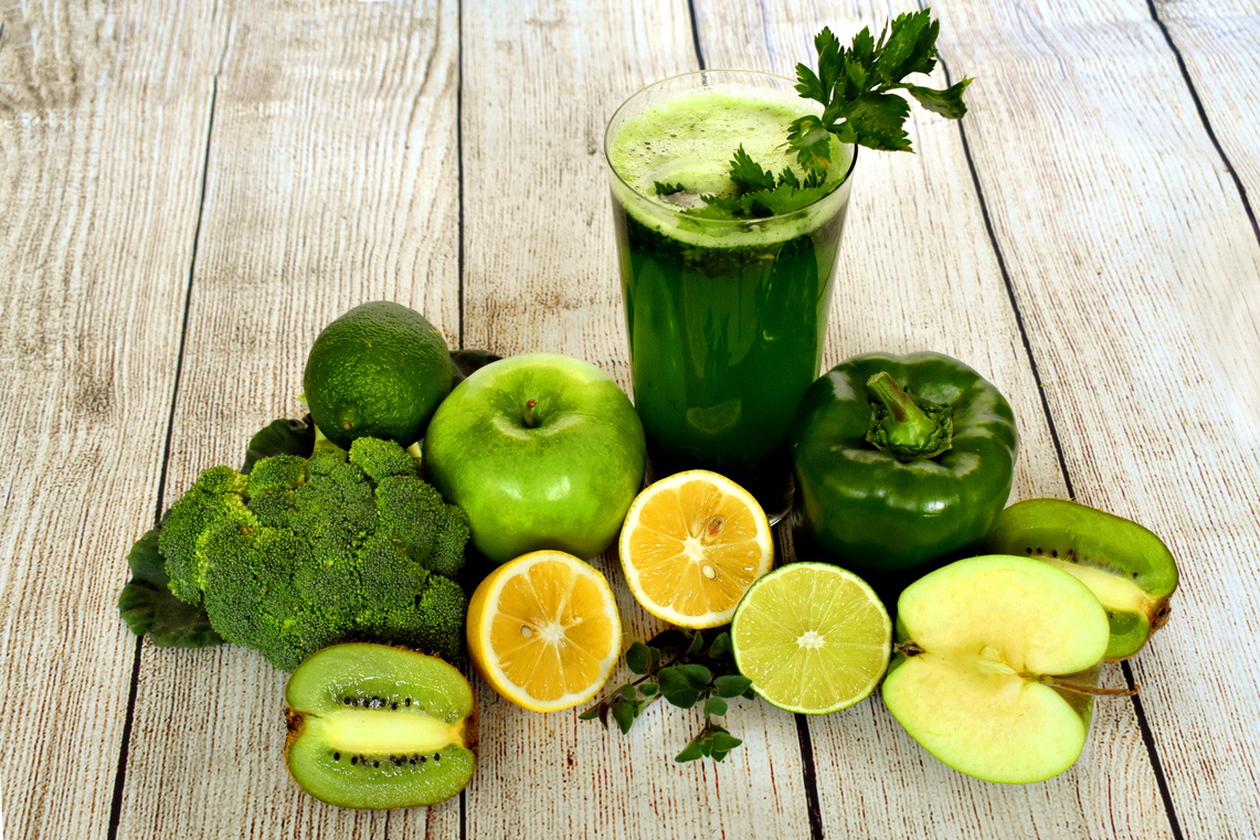 Green Smoothie and Ingredients